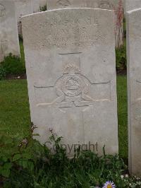 Etaples Military Cemetery - Taylor, B