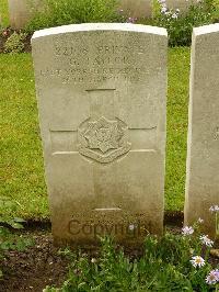 Etaples Military Cemetery - Taylor, G