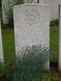 Etaples Military Cemetery - Taylor, H