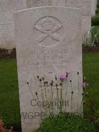 Etaples Military Cemetery - Taylor, Joseph