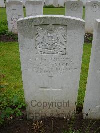 Etaples Military Cemetery - Taylor, James Burrows