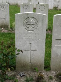 Etaples Military Cemetery - Taylor, N