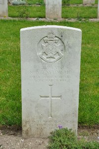 Etaples Military Cemetery - Taylor, N A