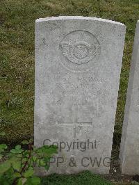 Etaples Military Cemetery - Taylor, R