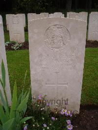 Etaples Military Cemetery - Taylor, Rufus