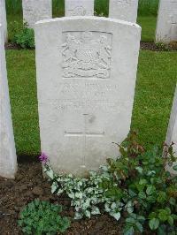 Etaples Military Cemetery - Taylor, W