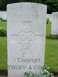 Etaples Military Cemetery - Taylor, William Bruce