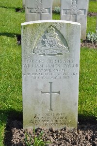 Etaples Military Cemetery - Taylor, William James