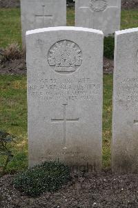 Etaples Military Cemetery - Teas, Richard Claude