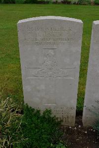 Etaples Military Cemetery - Tester, B
