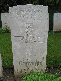 Etaples Military Cemetery - Tester, Bertie
