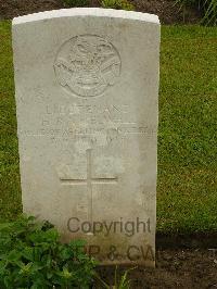 Etaples Military Cemetery - Thelwell, H R
