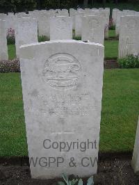 Etaples Military Cemetery - Thewlis, H