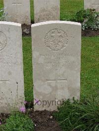 Etaples Military Cemetery - Thirsk, H