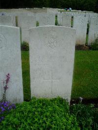 Etaples Military Cemetery - Thistlethwaite, Ernest