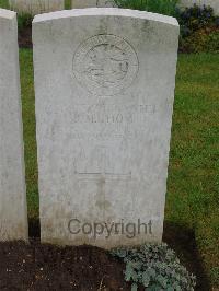 Etaples Military Cemetery - Thom, J M