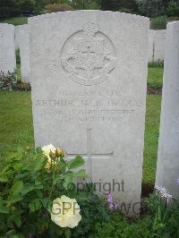 Etaples Military Cemetery - Thomas, Arthur Jack