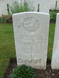 Etaples Military Cemetery - Thomas, Basil George