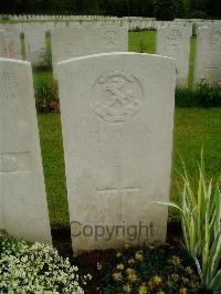 Etaples Military Cemetery - Thomas, Charles Edward