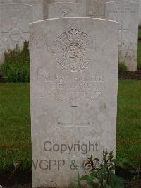 Etaples Military Cemetery - Thomas, Evan Daniel