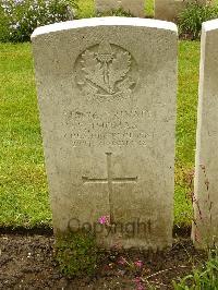 Etaples Military Cemetery - Thomas, F