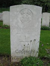 Etaples Military Cemetery - Thomas, Mathew Henry