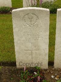 Etaples Military Cemetery - Thomas, T