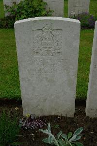 Etaples Military Cemetery - Thompson, A
