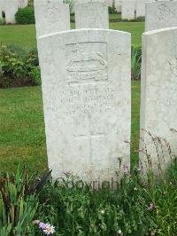 Etaples Military Cemetery - Thompson, Charles Henry