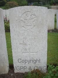 Etaples Military Cemetery - Thompson, C R