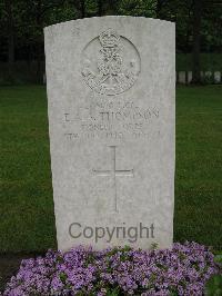 Etaples Military Cemetery - Thompson, Ernest Arthur Albert