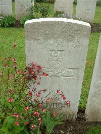 Etaples Military Cemetery - Thompson, John