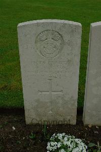 Etaples Military Cemetery - Thompson, W
