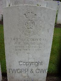 Etaples Military Cemetery - Thomson, A R