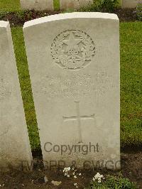 Etaples Military Cemetery - Thomson, J B