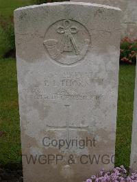 Etaples Military Cemetery - Thorn, P L