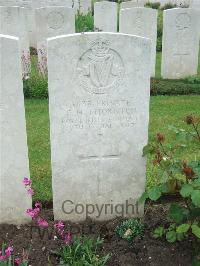 Etaples Military Cemetery - Thornton, G H