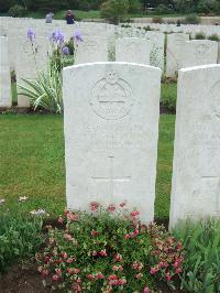 Etaples Military Cemetery - Thornton, Hartley Richard