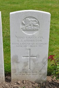 Etaples Military Cemetery - Thornton, Richard James
