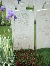 Etaples Military Cemetery - Thorogood, George Oliver