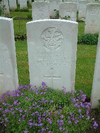Etaples Military Cemetery - Thresh, Jack