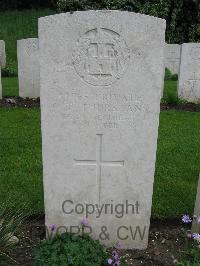 Etaples Military Cemetery - Thurstans, G T