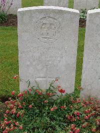 Etaples Military Cemetery - Tickner, W J