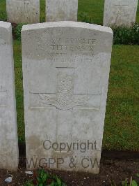 Etaples Military Cemetery - Tittensor, S