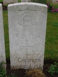 Etaples Military Cemetery - Toates, Robert William Webster
