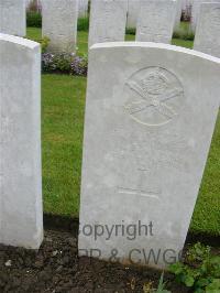 Etaples Military Cemetery - Todd, G H