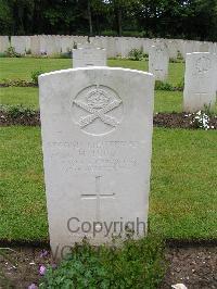 Etaples Military Cemetery - Todd, Harry