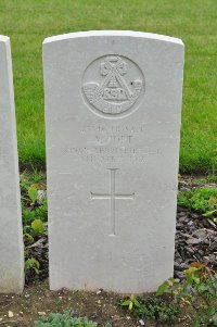 Etaples Military Cemetery - Toft, A