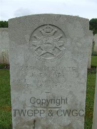 Etaples Military Cemetery - Toft, J T