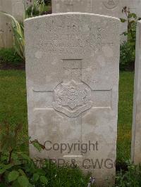 Etaples Military Cemetery - Tolchard, William Daniel